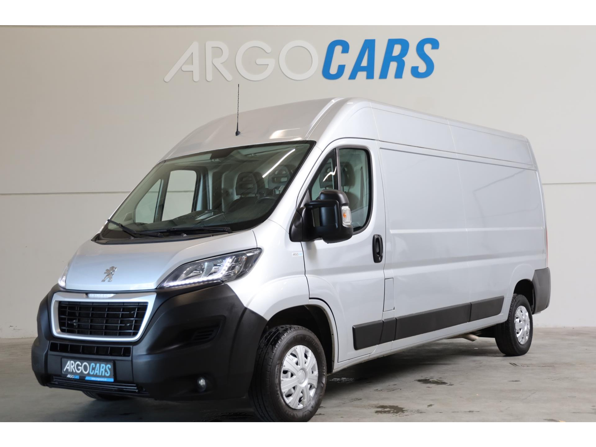 Peugeot Boxer 335 2.0 BlueHDI L2/H2 GRIJS CAMERA NAVI TREKHAAK CRUISE AIRCO LEASE V/A 127 P.M. INRUIL MOGELIJK  Bestelauto | 115.422 km | 2018 | 131 pk