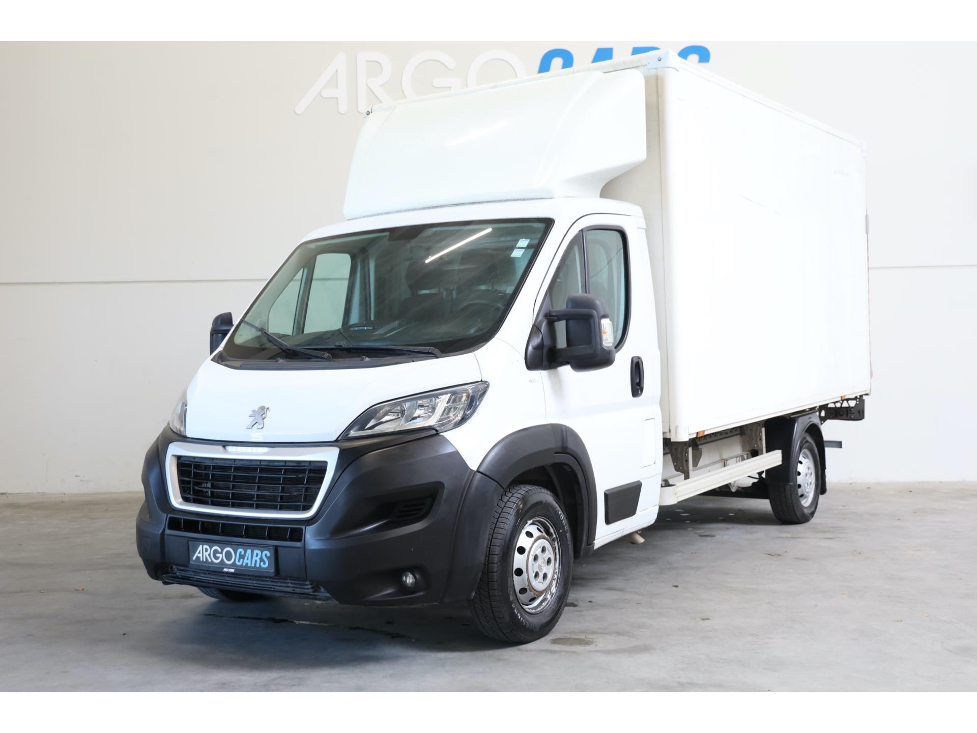 Peugeot Boxer 2.2 BlueHDi 140 PK L4 BAKWAGEN DHOLLANDIA AIRCO/CLIMA LAADKLEP ZIJDEUR NAVI CRUISE LEASE v/a € 142,-p.m. Inruil mog Chassis cabine