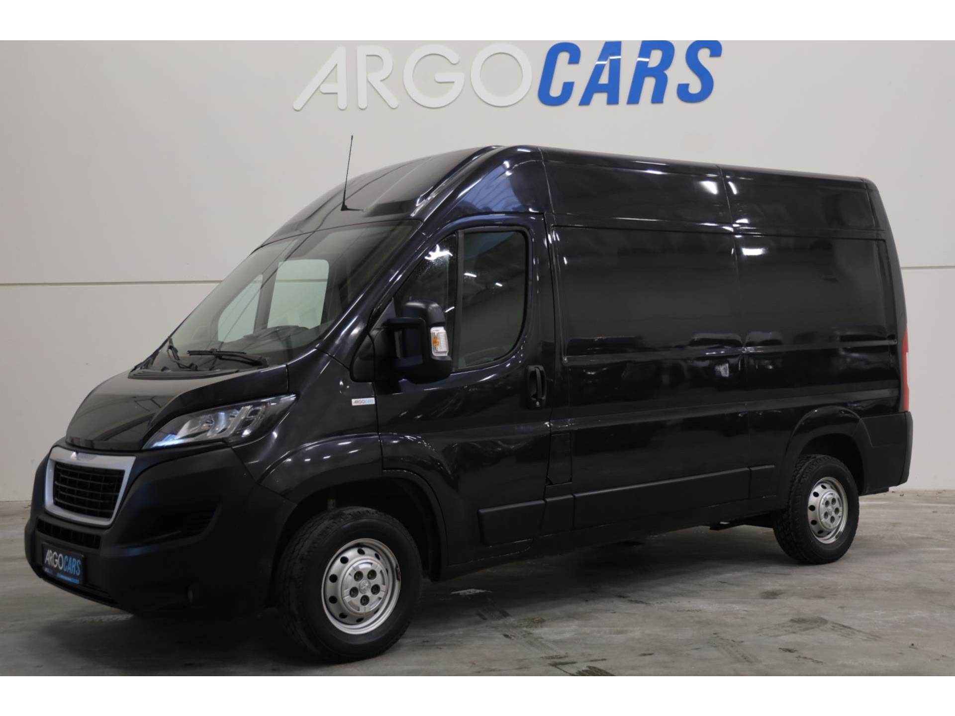 Peugeot Boxer 2.2 BlueHDi 140PK L3/H2 ZWART NAVI CAMERA PDC CRUISE CONTROL AIRCO LEASE V/A 122,- P.M. INRUIL MOGELIJK  Bestelauto